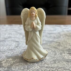 Lenox vintage Messenger of Peace Elegant White and Gold Angel Figurine